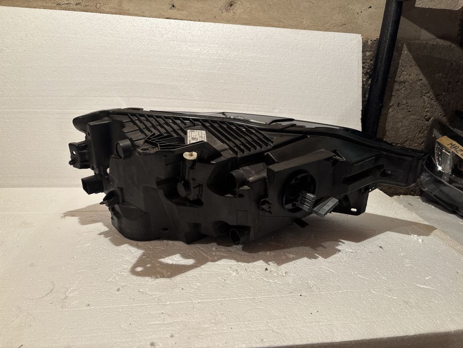 Ляв фар Volvo XC60 17г-2026