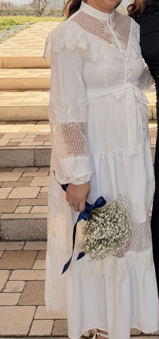 Rochiță albă finuță si elegantă