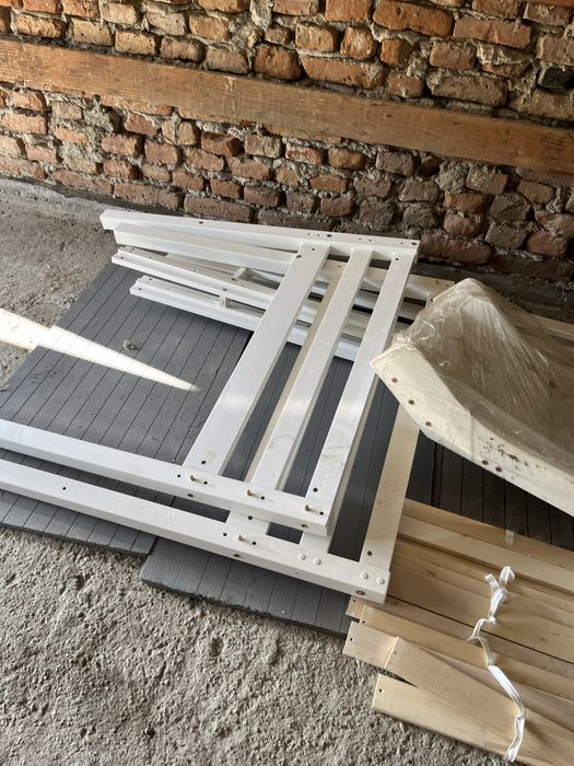 Pat alb cu tobogan pentru copii