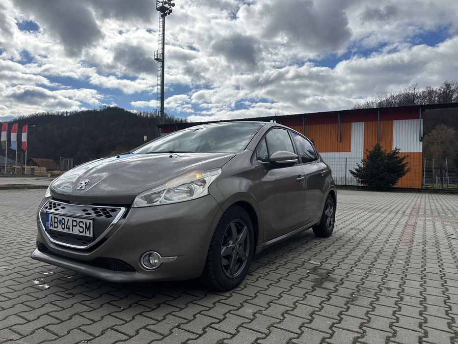 Peugeout 208 2012
