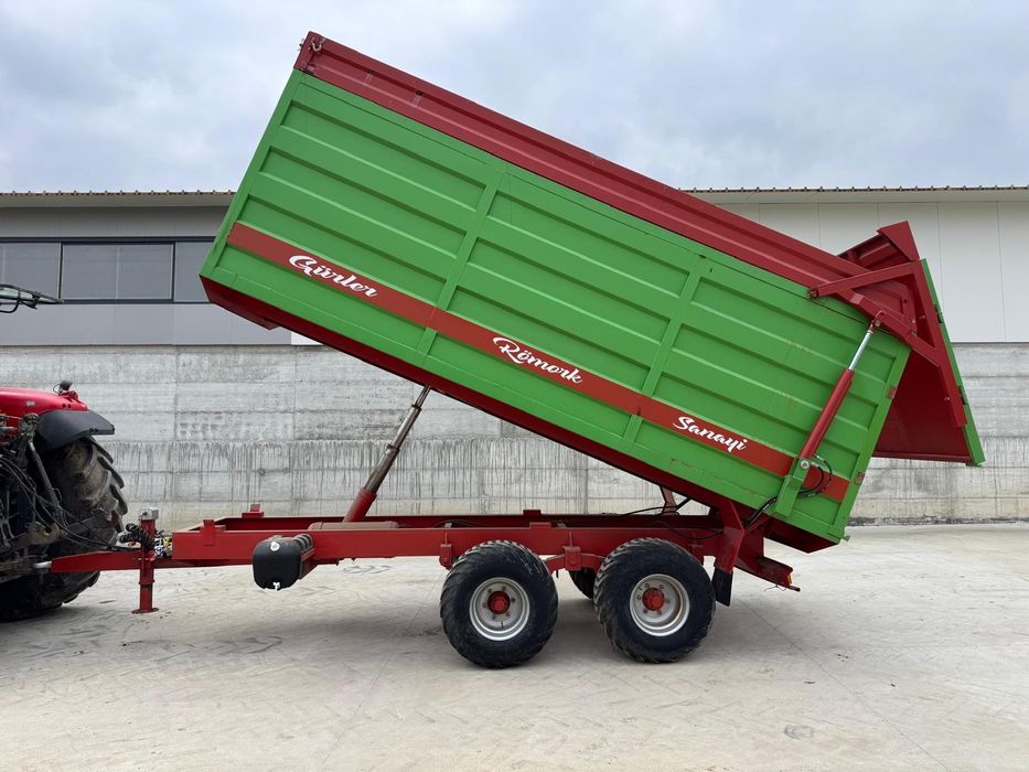 Продавам ремаркета за трактор