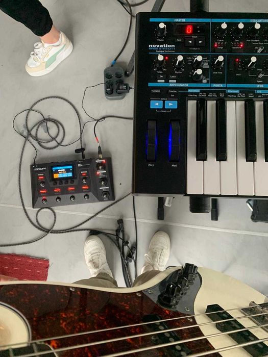 Zoom B6 Multi-efect pentru bas