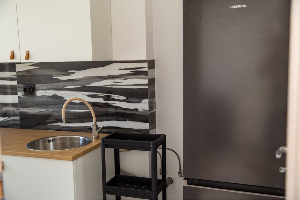 Garsoniera moderna -prima inchiriere langa Luxury Motors