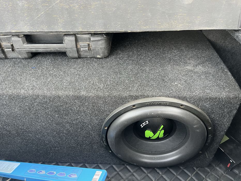 Сабуфер с уселителем