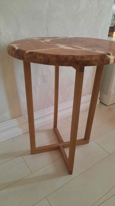 Стол журнальный дерево