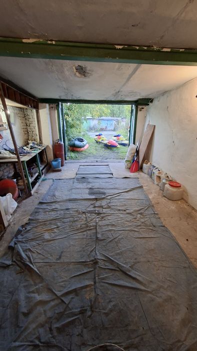 Гараж ,   возле Бипека . 6 * 4м.