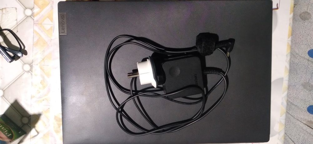 Lenovo V15  ideapad 3.   4gb ddr4/1000gb hdd