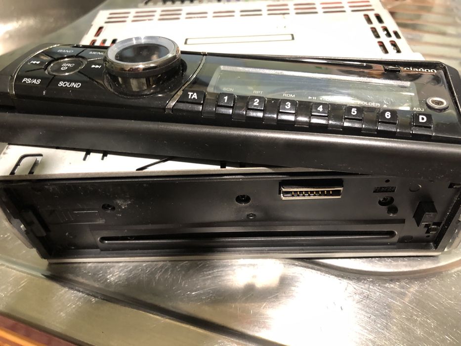 Clarion CZ100ER CD/MP3/WMA Receiver