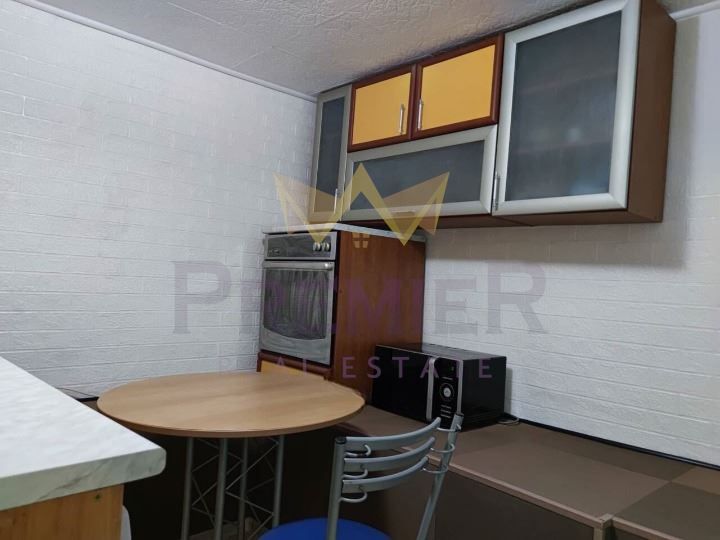 Дава се под наем Тристаен апартамент в Варна, Лятно кино Тракия - 55 кв.м за 300 € - Снимка #1