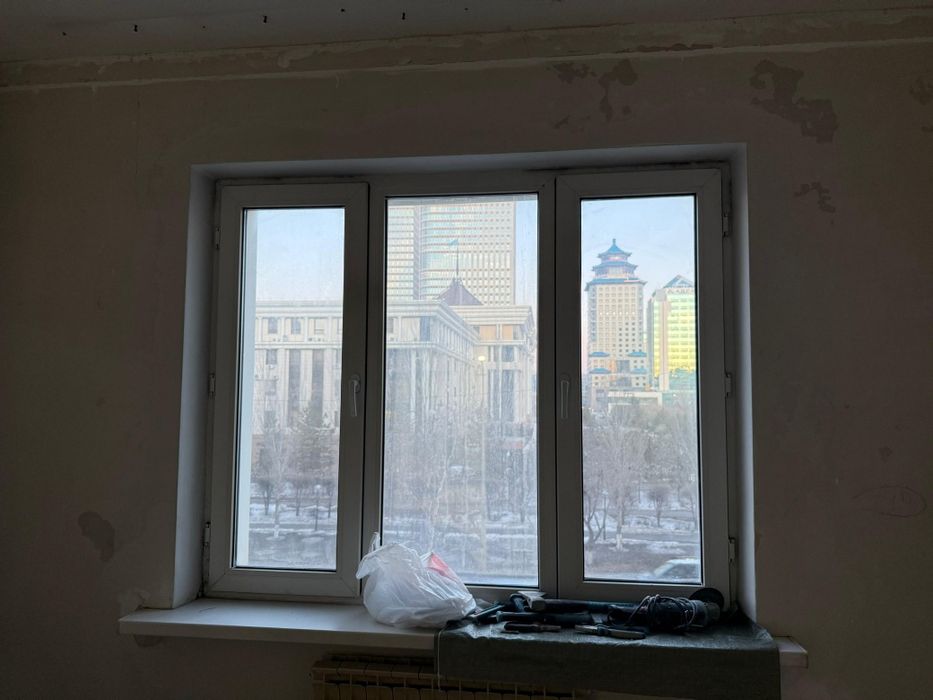 Пластиковые окна и дверь б/у