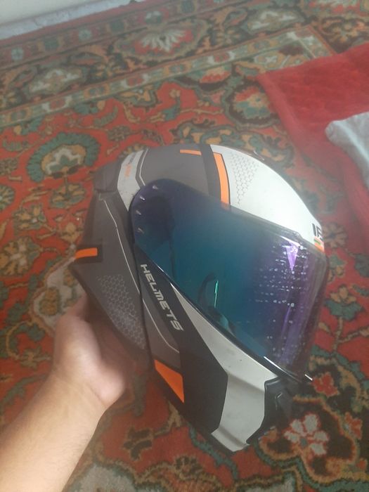 Moto kiyim bosh anjomi