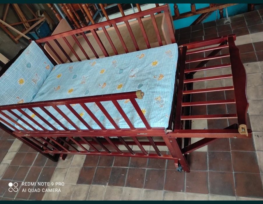 Детская кроватка