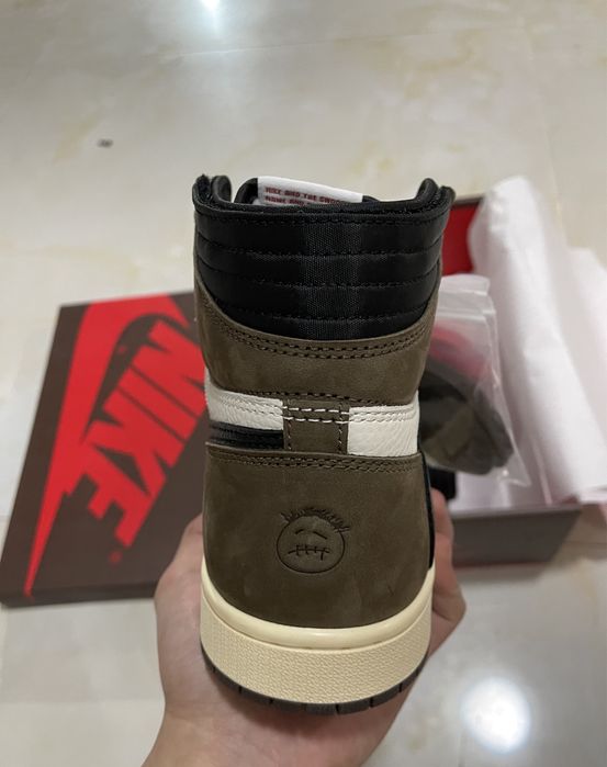 Air Jordan 1 Retro High x Travis Scott Mocha