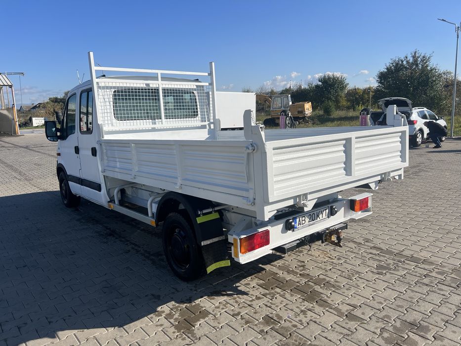 Asigur transport basculabil sau pe platforma la comanda