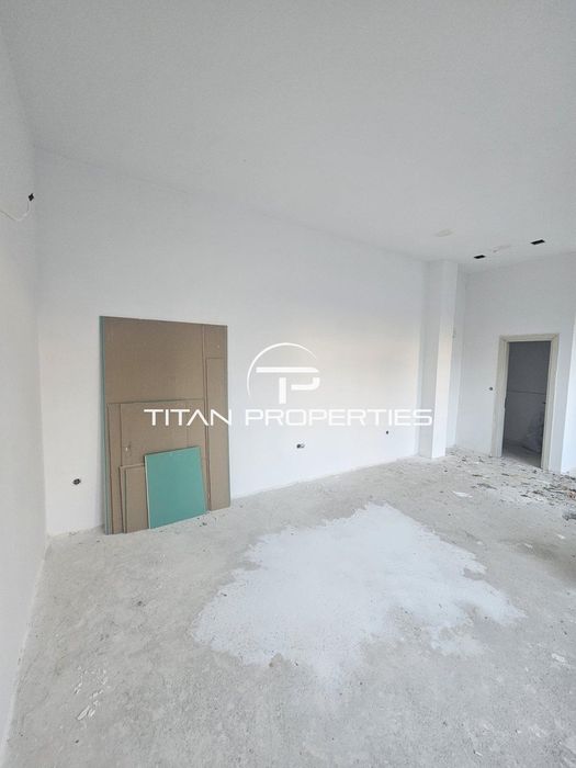 Дава се под наем Магазин в Бургас, Меден рудник - зона А - 33 кв.м за 306 € - Снимка #1