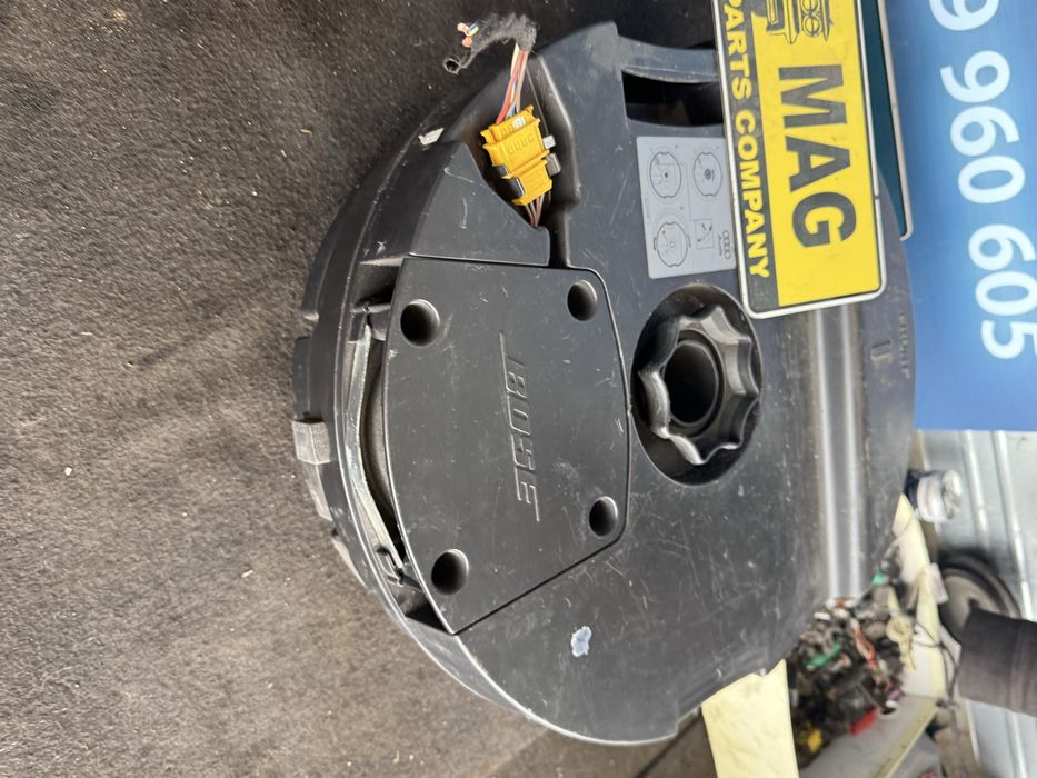 Бас колона буфер субуфер 4L0035382 b Audi Q7 bose туба