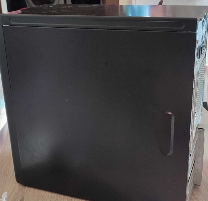 Кутия за компютър среден размер