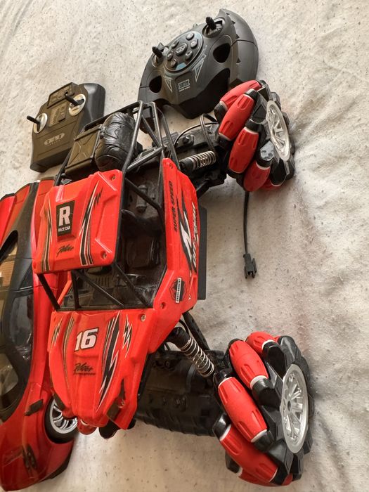 Два броя колички с дистанционно