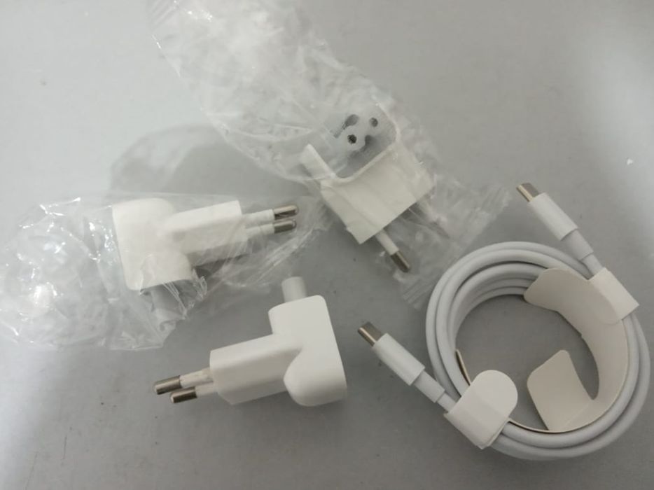 от ( Apple ) зарядка для MacBook - блок питания .