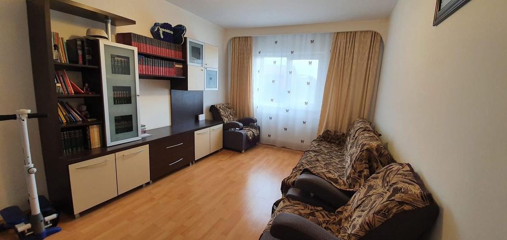 Închiriez apartament cu 3 camere zona Paltinis, str Cosmonautilor