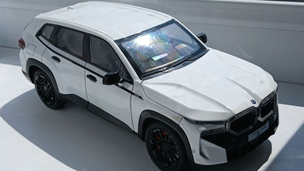 Продаю машинку,белый BMW THE XM