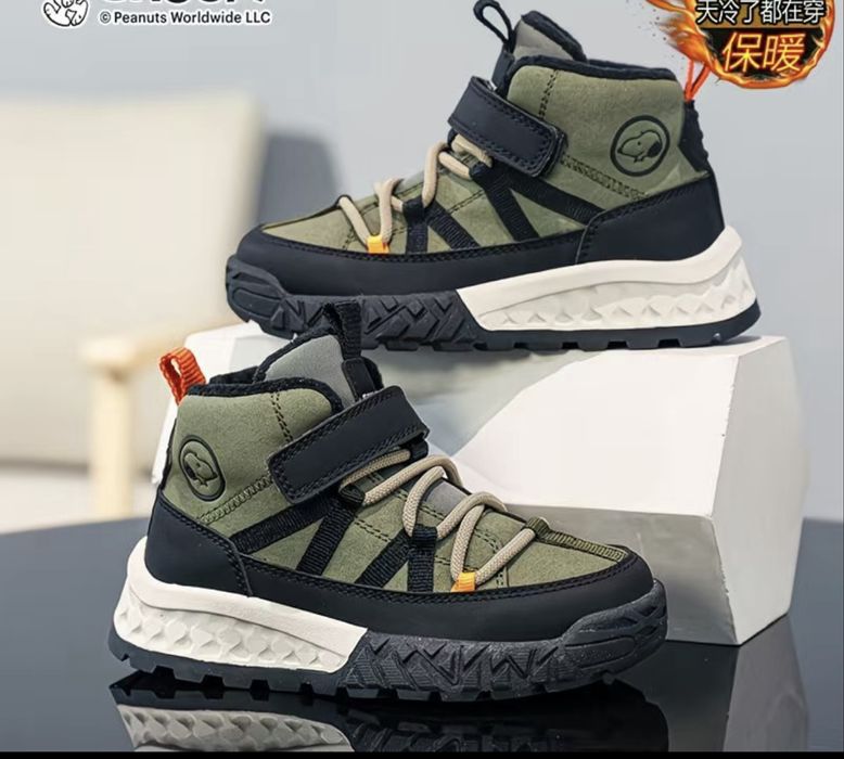 Продается новые детские ботинки.