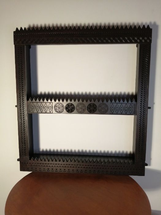 Vand blidar din lemn de tei sculptat cu 2 polite