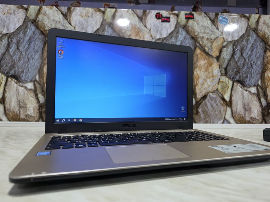 Ноутбук Asus i3 + ssd 128gb