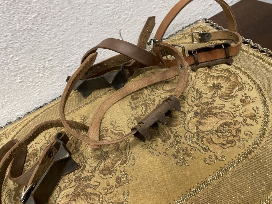 Стари планински обувки за лед ковано желязо и кожа - ски шейна