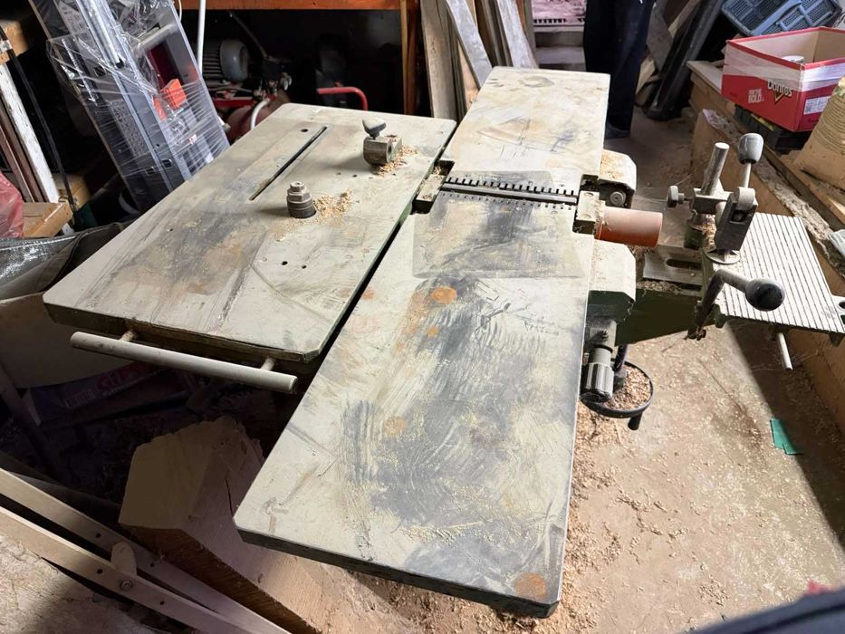 Пет операционна дърводелска машина