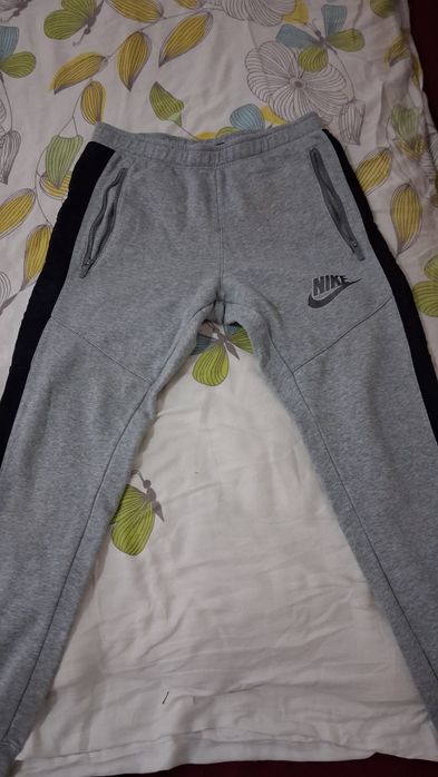 Pantaloni nike in stare perfecta