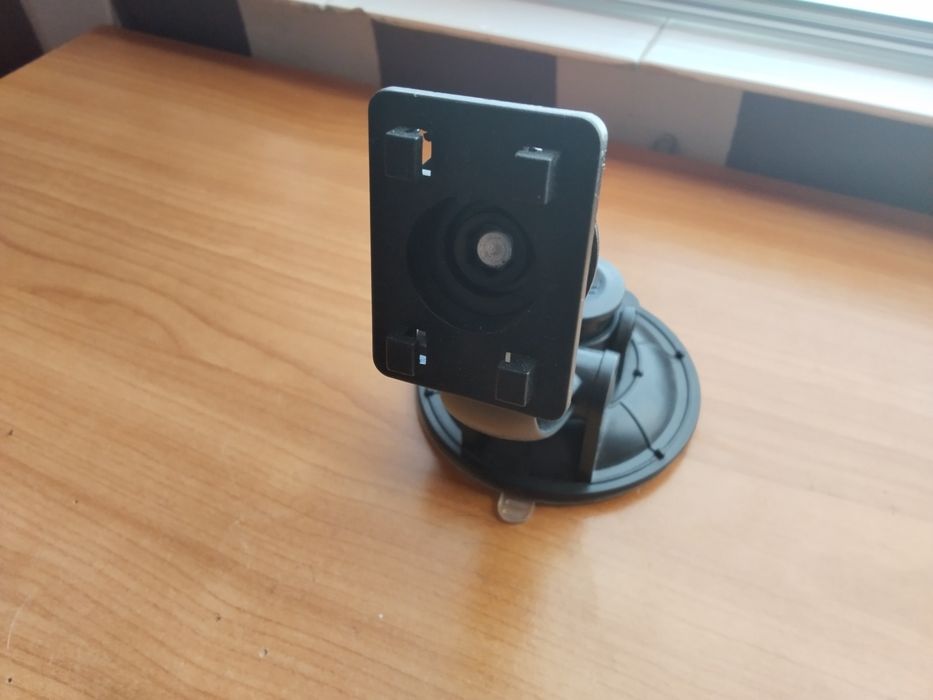 Оригинална немска стандартна стойка за захващане на  джипиес в колата