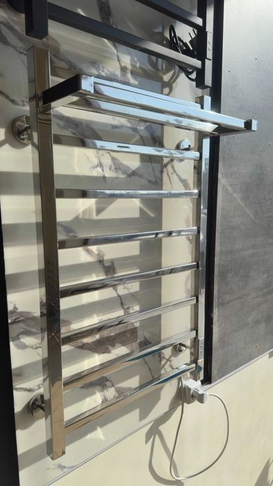 Полотенцесушитель с полочкой электрический.