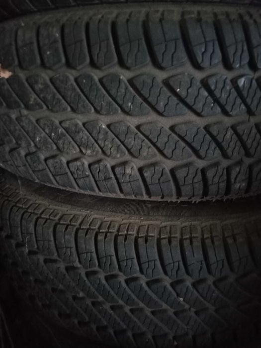 Продавам 2 бр зимни гуми