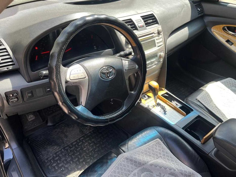Автомобиль Toyota Camry