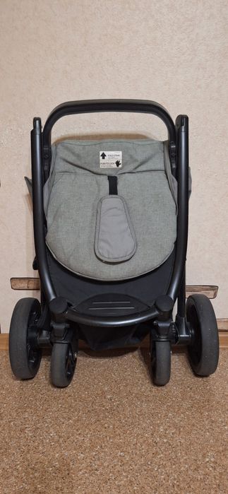 Продам коляску Joie