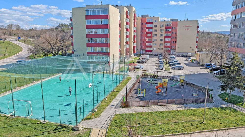 Продава двустаен апартамент 65 кв.м. нисък етаж в гр. Нови пазар.