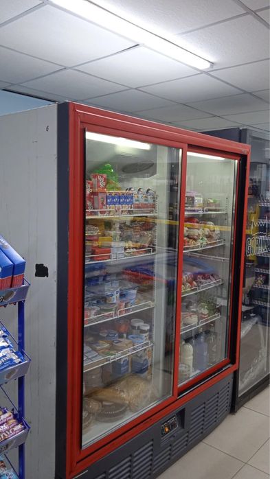 Продам витринный холодильник