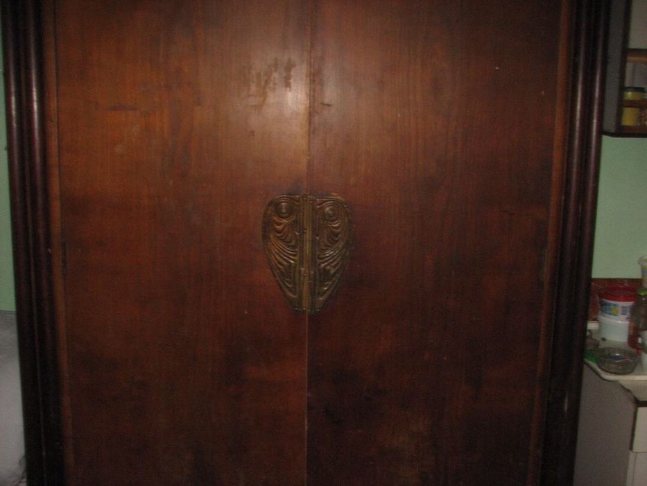 Dulap cu furnir cires ,noptiere paturi fără saltea