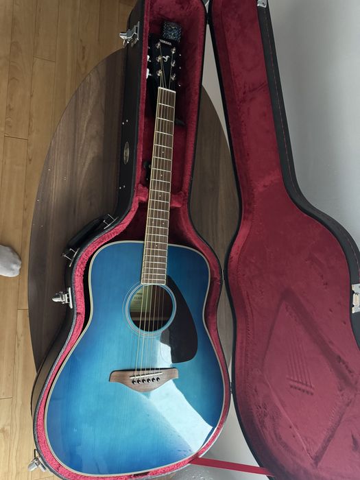 Аккустическая гитара Yamaha fg820