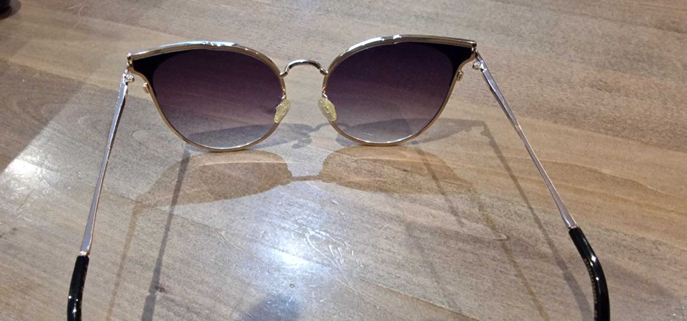 Продавам дамски слънчеви очила Sensaya