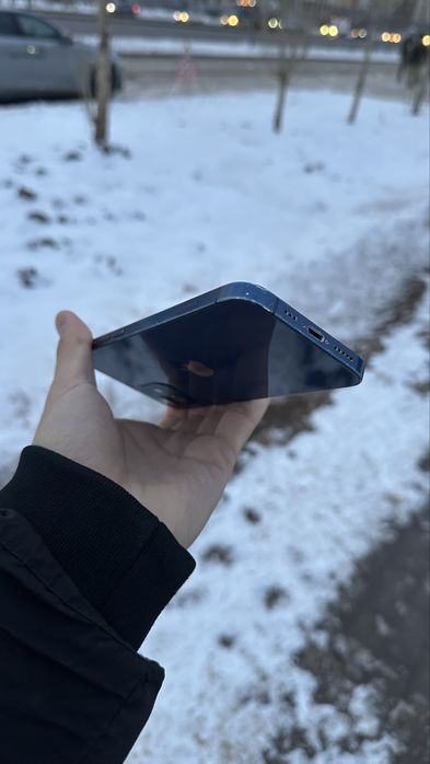 Айфон 12 в хорошем состояние