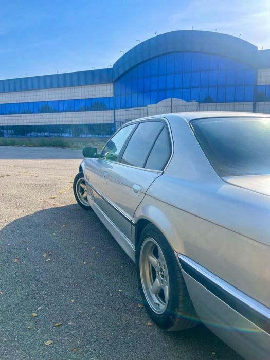Продам BMW 7 в кузове Е38