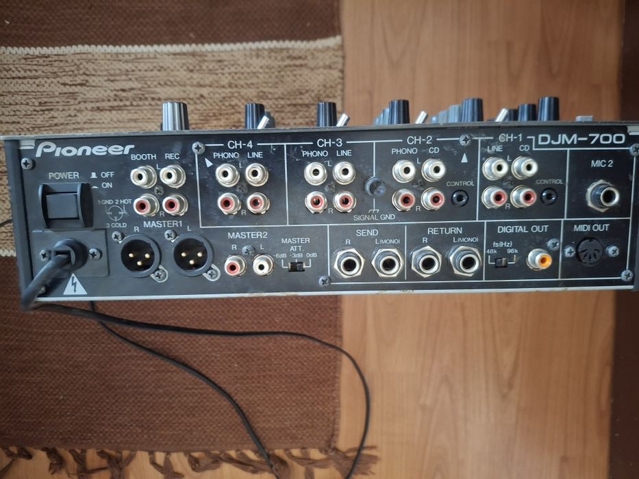 Pioneer  DJM-700