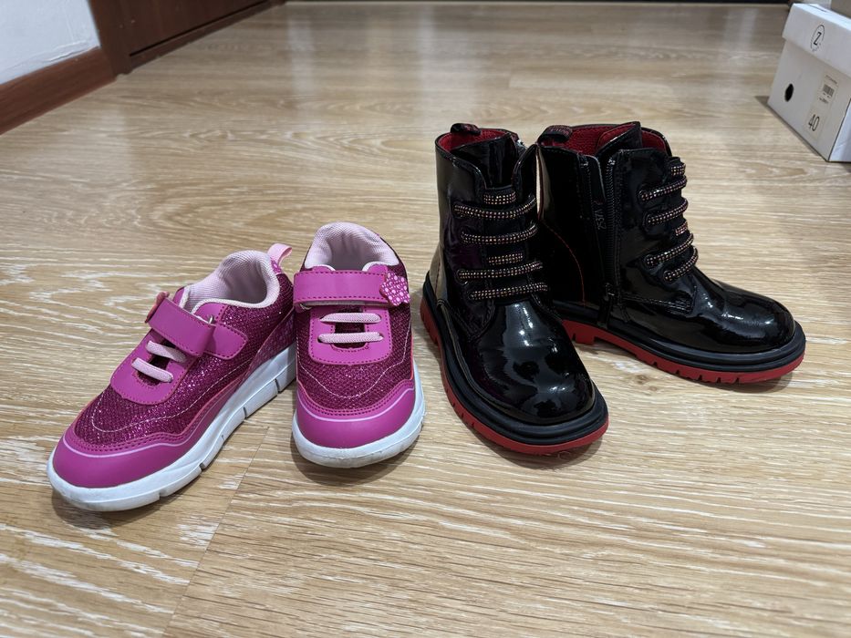 Продам обувь на девочку 24-25 размер