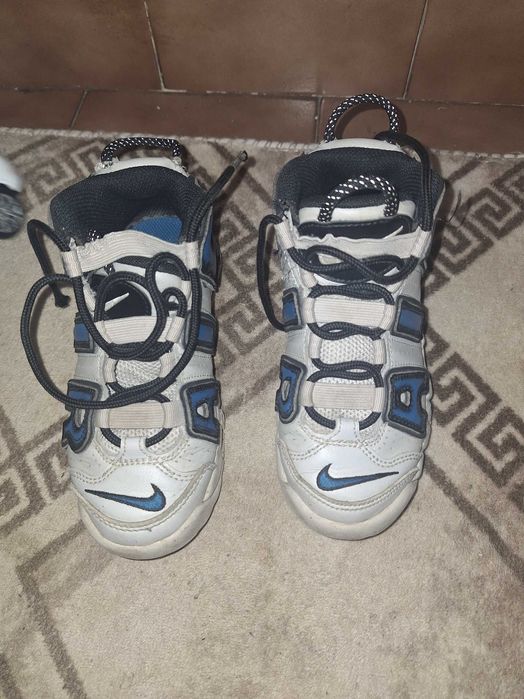 Продавам детски маратонки найк