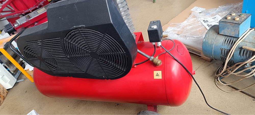 Compresor Newco Italia 270l, trifazat