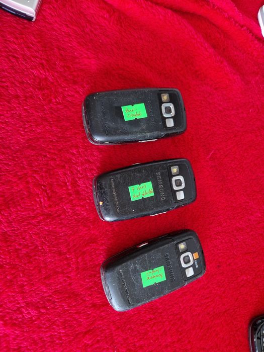 Telefon Samsung D600 cu baterie foarte slaba