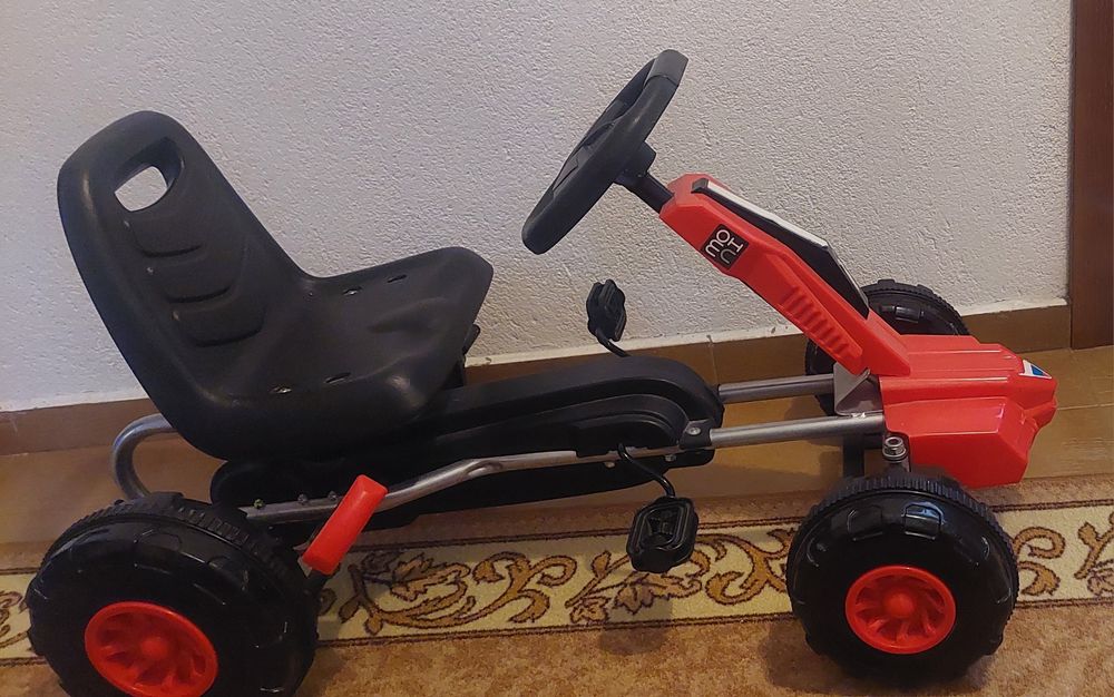 Картинг кола с педали Moni