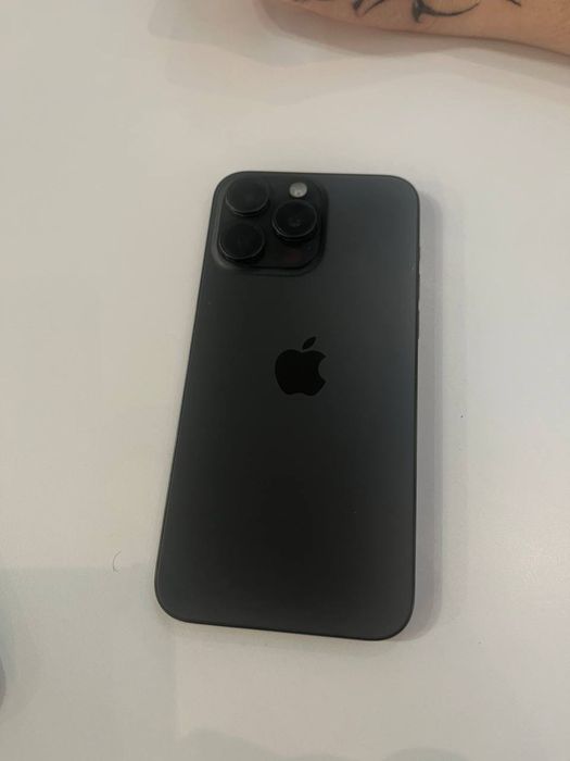 Iphone 15 pro max есть Nano sim и E Sim